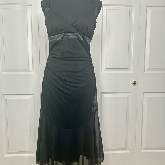 White House Black Market - Picture 2 of 4